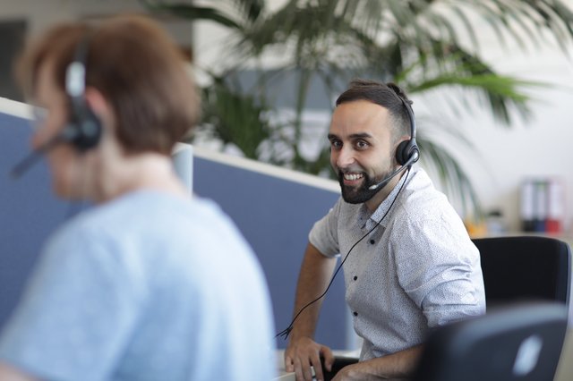 FlexiTel Angestellte telefonieren